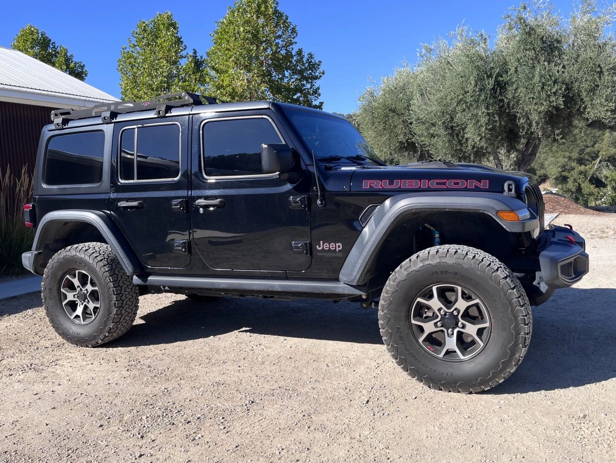 Black Jeep Wrangler parked at a winery, an example of the guest's own vehicle a Destination Drivers driver takes on a Temecula wine tour